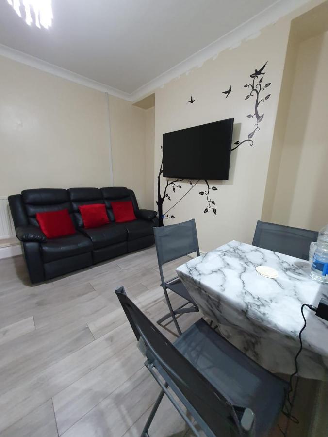 House In The Heart Of Valleys Apartment Ebbw Vale Exterior photo