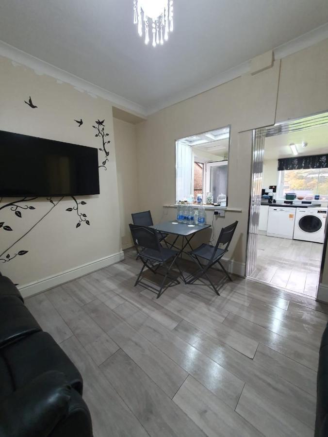 House In The Heart Of Valleys Apartment Ebbw Vale Exterior photo